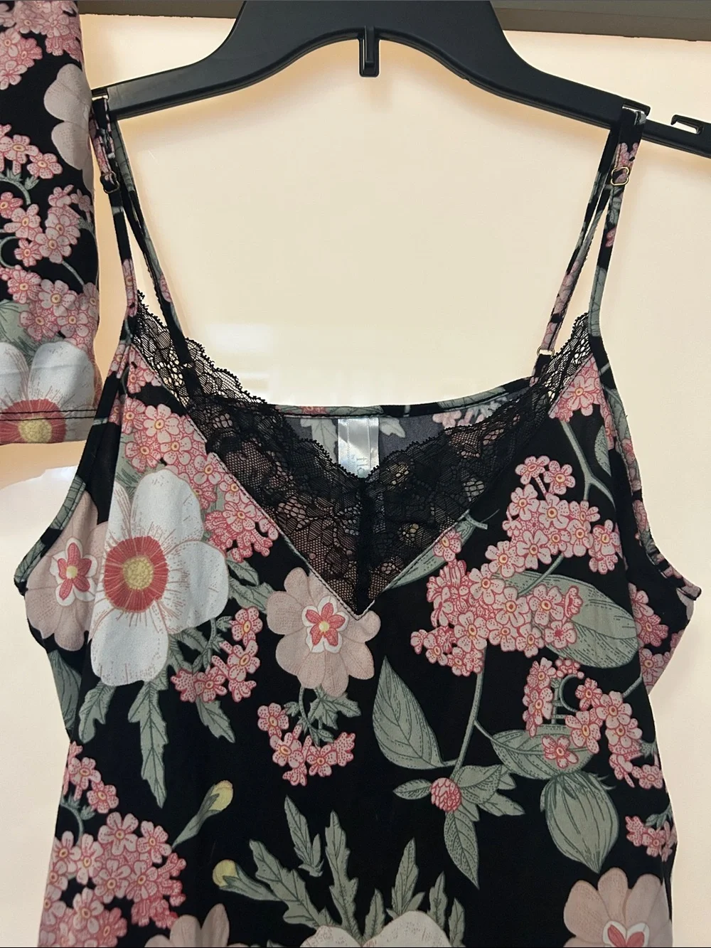 Floral Lace Trim Camisole & Short Set in Black and Pink - Picture 3 of 5